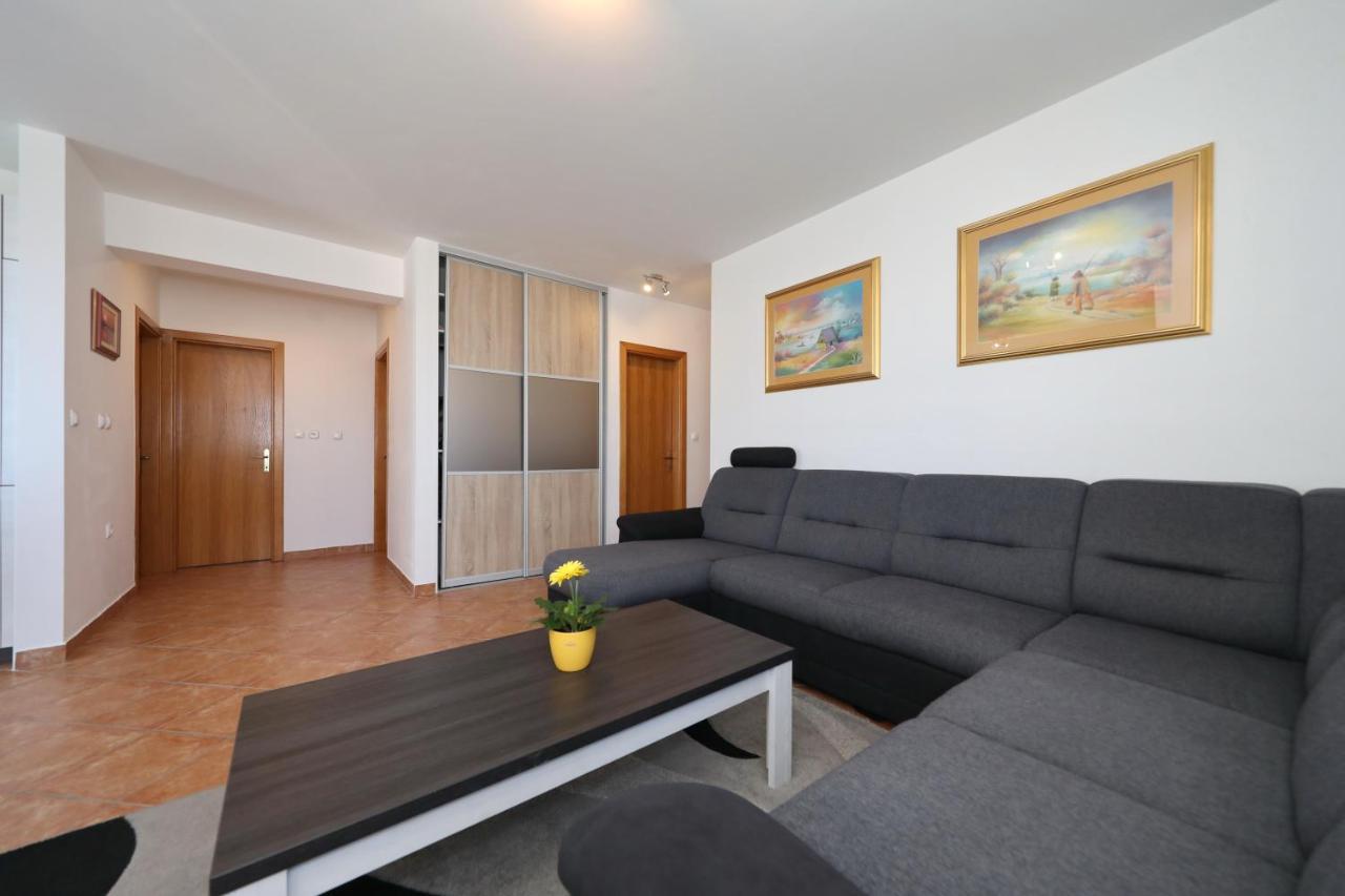 Apartment Dora Преко Екстер'єр фото