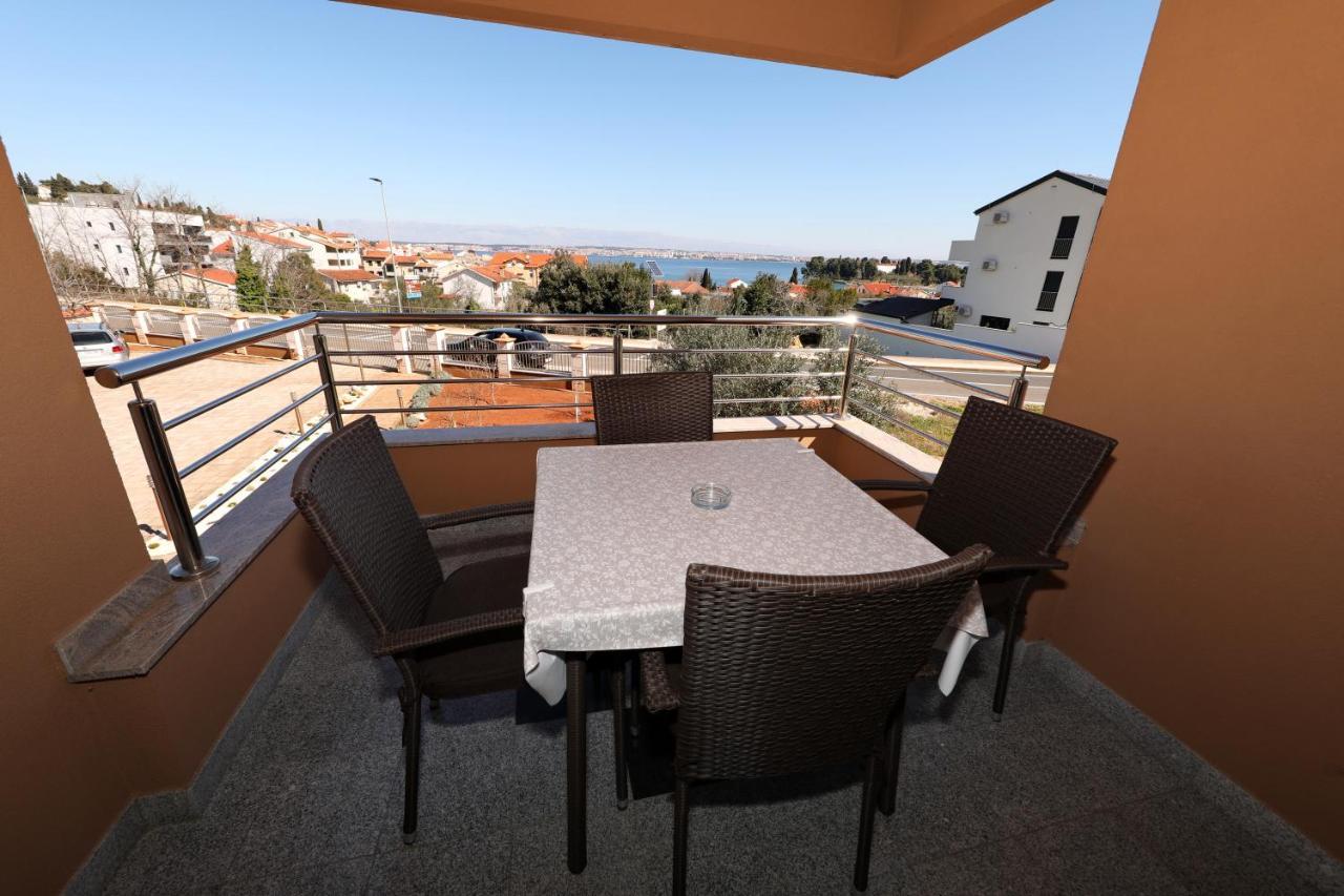 Apartment Dora Преко Екстер'єр фото