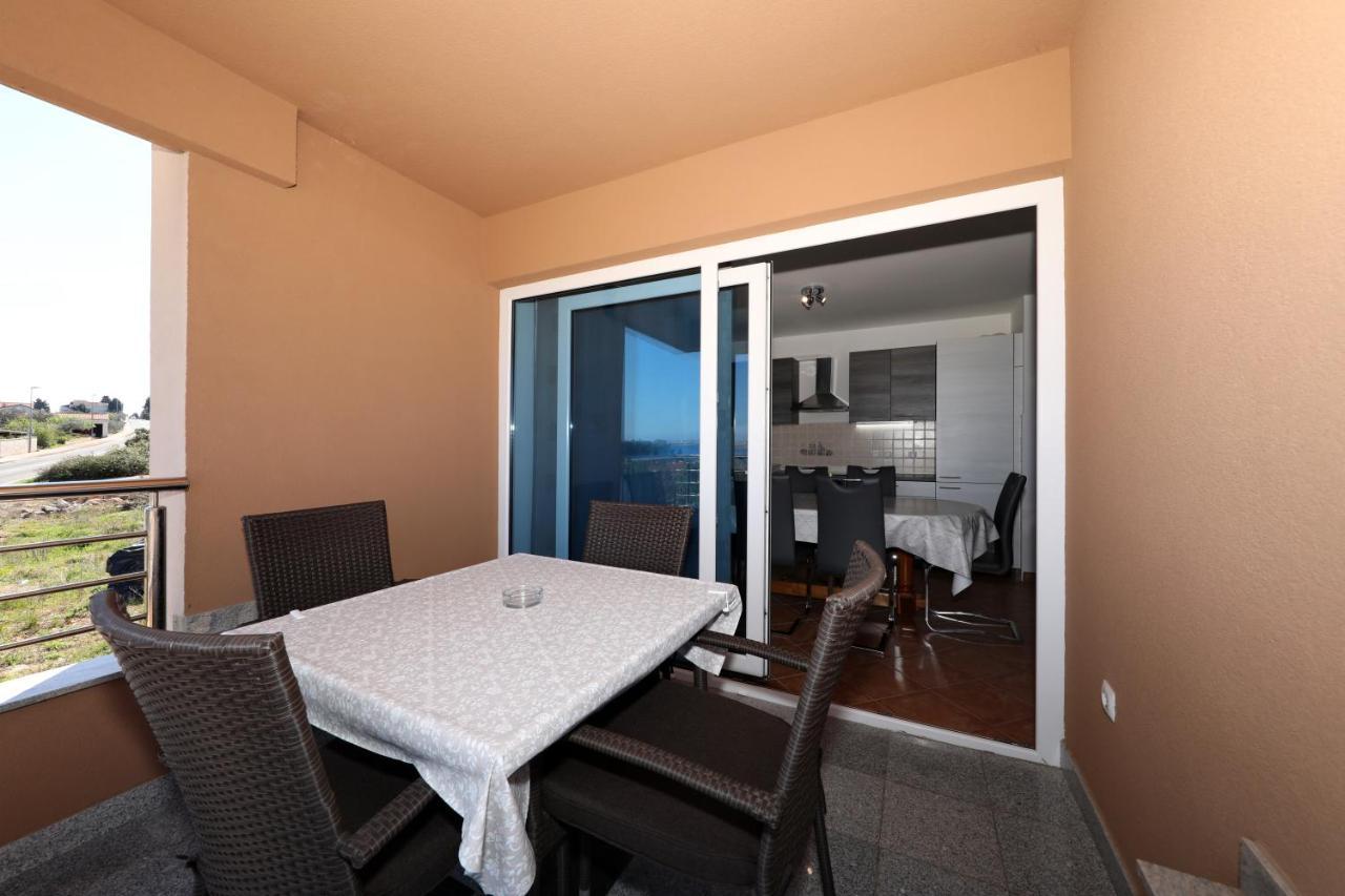 Apartment Dora Преко Екстер'єр фото